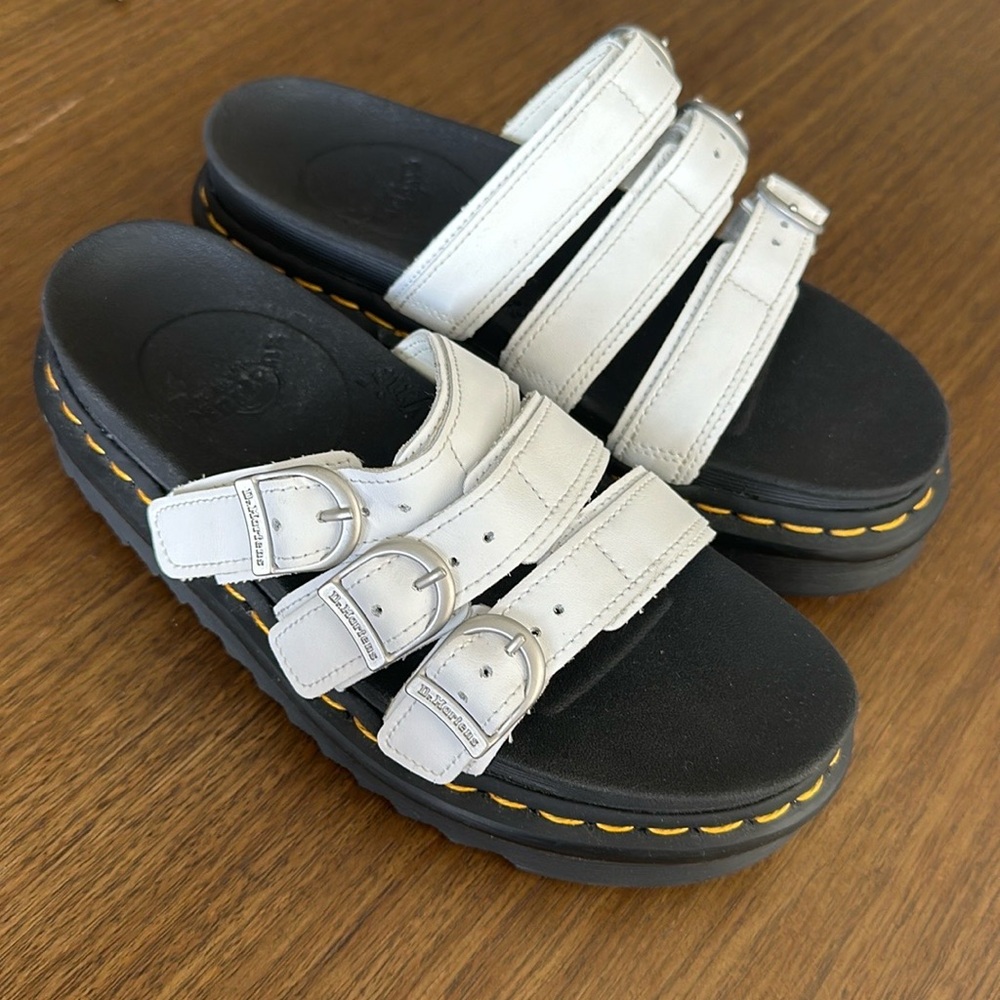Dr.Martens sandals